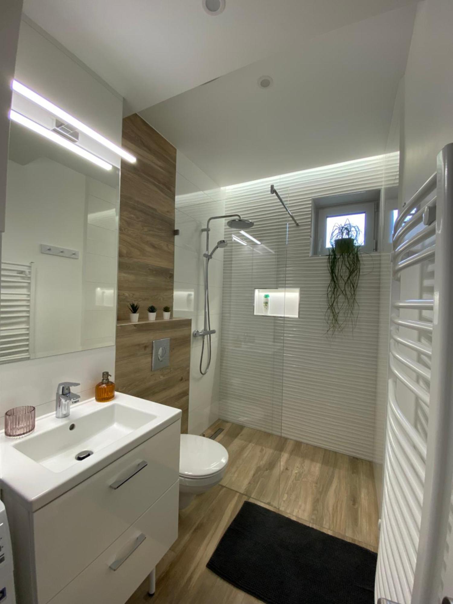 T27 Apartments Free Parking Ingyenes Zart Parkolo Дьёр Экстерьер фото